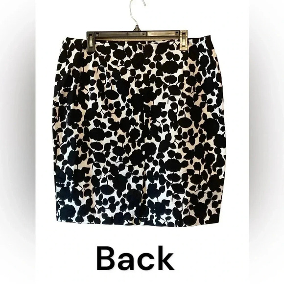 NY & Company black and white shirt size 16
BIN #9 - Picture 2 of 7